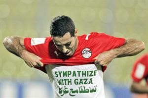 ابوتريكة تعاطف مع غزة ونال انذارا وتحذيرا من الاتحاد الافريقي
