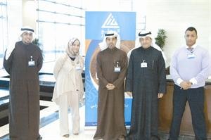 فريق بنك الكويت الدولي اثناء وجوده بشركة ناقلات النفط الكويتية
﻿