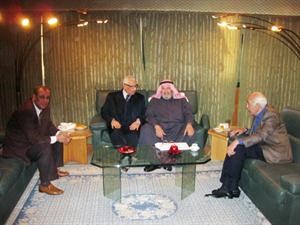 فيصل القناعي اثناء الاجتماع مع ابراهيم نافع ومكرم محمد احمد وحاتم زكريا بمقر اتحاد الصحافيين العرب﻿