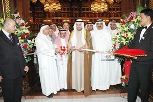 مالفلاح وعبدالجليل بولند خلال افتتاح المعرضكرم دياب

