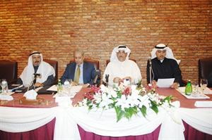 الشيخ فاضل الصباح مترئسا الجمعية العمومية لشركة الفنادق الكويتية
محمد ماهر
