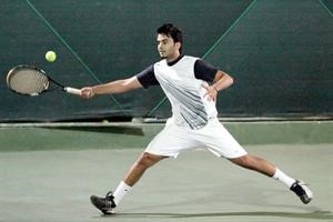 محمد الشطي يرد كرة هاشم عبدال
﻿