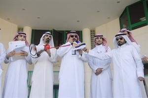 وليد الكندري واعضاء الاتحاد خلال الاعتصام
