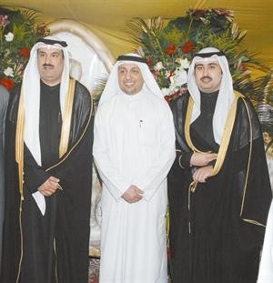 خالد الخالد متوسطا المعرس وعمه بدر النبهان﻿