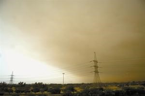  العاصفة الترابية بعد ان غزت شمال منطقة الجهراء
﻿