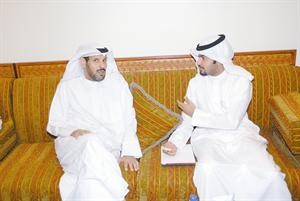 عبدالله مجرن متحدثا الى الزميل حسين البريكان﻿