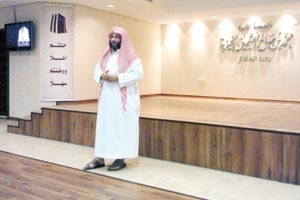 مشرف القسم العلمي للمؤسسة وسام القريناوي يجيب عن اسئلة الزوار