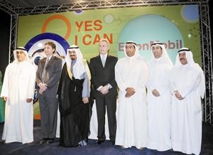 الشيخ احمد العبدالله مع ممثلي الشركات الراعية للمعرض