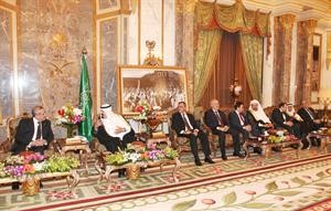 قمة ثنائية بين خادم الحرمين الشريفين الملك عبدالله بن عبد العزيز والرئيس اللبناني ميشال سليمان بحضور الوفدين السعودي واللبناني محمود الطويل