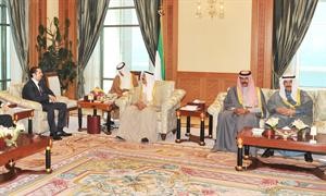 صاحب السمو الامير الشيخ صباح الاحمد خلال لقائه رئيس الوزراء اللبناني سعد الحريري بحضور سمو ولي العهد وسمو رئيس الوزراء