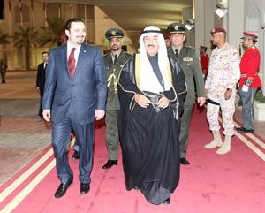 سمو رئيس مجلس الوزراء الشيخ ناصر المحمد مودعا نظيره اللبناني سعد الحريري قبيل مغادرته البلاد