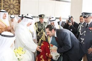 استقبال بالزهور للحريري