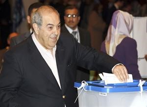 اياد علاوي مقترعا