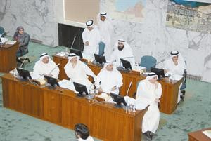 الاعضاء خلال متابعة لشرح احدى المعاملات