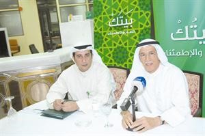 بدر المخيزيم ومحمد العمر خلال الجمعية العمومية لبيت التمويل الكويتي﻿﻿احمد باكير﻿