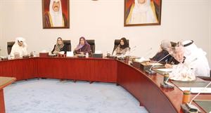 منى اللوغاني واماني مهدي وعذراء العراك خلال المؤتمر الصحافي﻿
