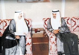 السفير الغانم مع رئيس وزراء البحرين الشيخ خليفة بن سلمان