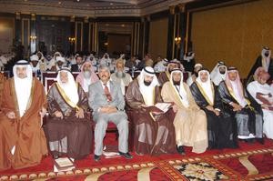 مطارق العيسى ودوليد الطبطبائي وحمود الرومي خلال اعمال المؤتمر﻿