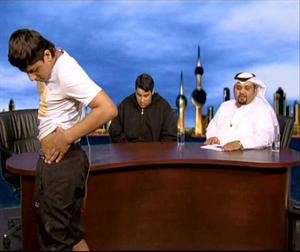 عبيد يكشف عن اثار التعذيب على جسده