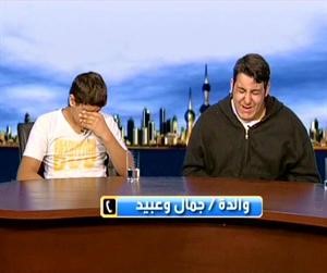 جمال وعبيد يبكيان اثناء سماع صوت والدتهما الغائبة منذ سنوات