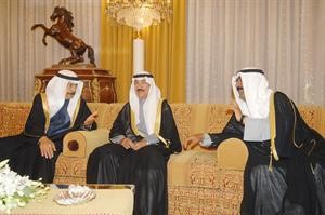 حديث بين الشيخ مشعل الاحمد والشيخ جابر العبدالله وصاحب السمو الملكي الامير خليفة بن سلمان ال خليفة
