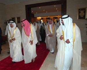 الشيخ احمد صباح السالم مرحبا بصاحب السمو الملكي الامير خليفة بن سلمان﻿
