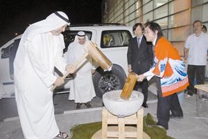 طحن الارز عادة يابانية في الاحتفالات الكبرى