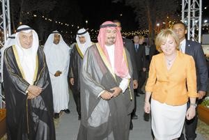 السفيرة ديبورا جونز في استقبال الشيخ دمحمد الصباح
