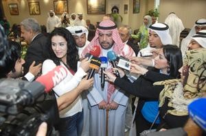 الشيخ احمد الفهد متحدثا للصحافيين
﻿