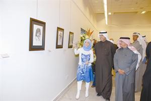 القطامي تشرح للحضور
