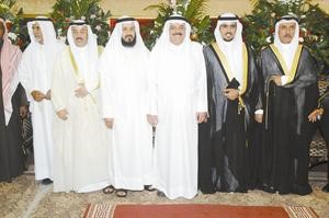 محمد الكندري وعبدالله الحشار يهنئان﻿