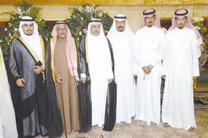 مهدي بن خريمص وابناؤه وفهد بن رثوان يهنئون﻿