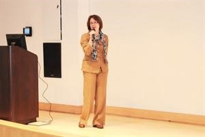 دانجيلا باورز تحاضر في جامعة الخليج﻿