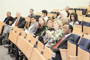 السفيرة الاميركية ديبورا جونز في مقدمة الحضور﻿