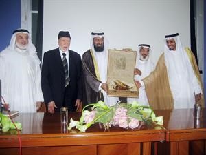 العمداء دمحمد الطبطبائي ودعجيل النشمي ودمبارك الهاجري ودحسن الشاذلي ودمحمد عبدالغفار الشريف في لقطة جماعية
