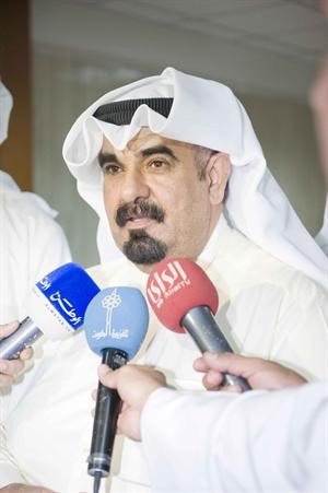 العميد الشيخ احمد الخليفة متحدثا للصحافيين خلال المؤتمر