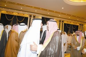 الشيخ احمد الفهد مقدما التعازي لصاحب السمو الشيخ خليفة بن زايد ال نهيان