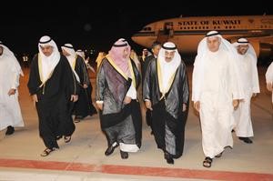 الرئيس جاسم الخرافي وفي استقباله عبدالله الرومي ود محمد البصيري ﻿