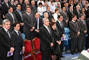 الرئيس سليمان والسيدة الاولى خلال قداس الجمعة العظيمة في جامعة الكسليك بحضور عدد من النواب والوزراء محمود الطويل