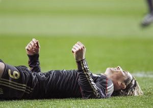 لاعب ليفربول الاسباني فرناندو توريس متاثرا بالهزيمة امام بنفيكا 	رويترز
﻿