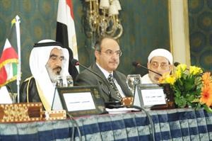دعجيل النشمي مشاركا في احد المؤتمرات في القاهرة