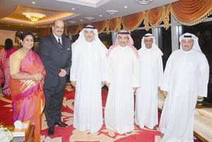 السفير الهندي وحرمه وخالد الغانم ومشاري السنعوسي وخالد بن سبت وصقر البدر﻿