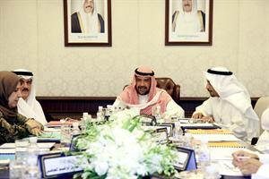 الشيخ احمد الفهد ومحمد النومس خلال اجتماع بنك التسليف والادخار

