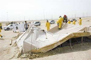 ازالة احدى الخيام من قبل فريق البلديةكرم دياب