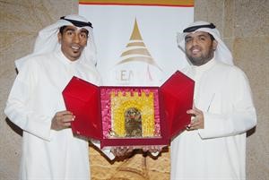 محمد النصار خلال استقباله علي عمر﻿