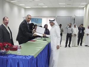 تكريم احد الطلبة﻿