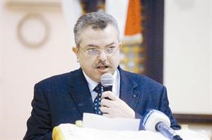 صلاح الوسيمي ملقيا كلمة الرئيس محمد حسني مبارك
