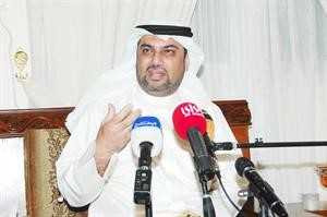 ديوسف الزلزلة متحدثا للحضور
