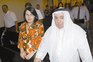 القس عمانويل متجها الى احياء القداس﻿