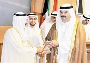 تكريم الشيخ فهد سالم العلي نيابة عن سمو الشيخ سالم العلي﻿